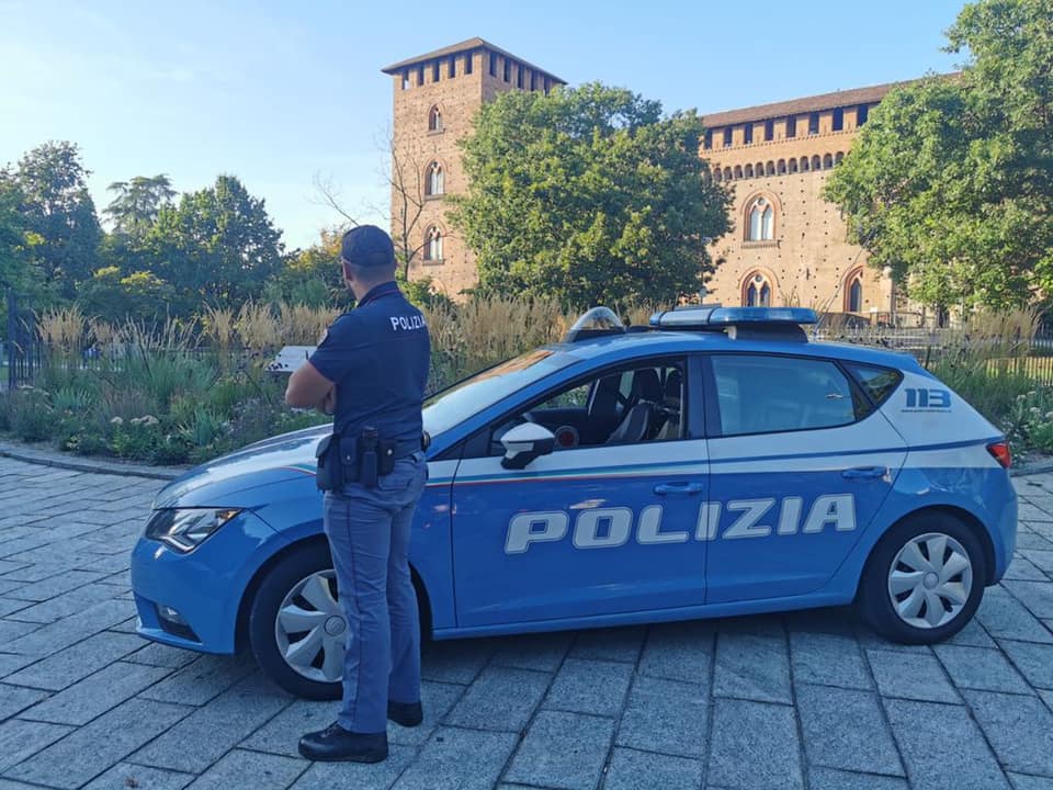 Cliente molesto spintona titolare bar, poi aggredisce i poliziotti: arrestato