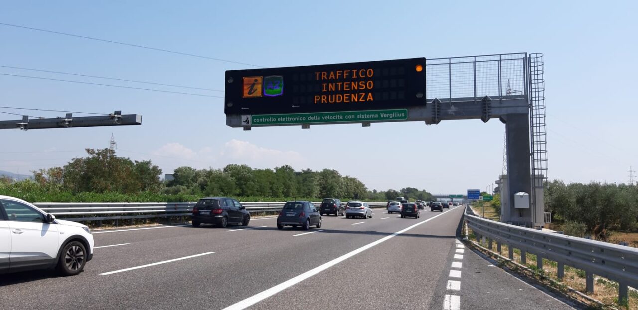 Traffico intenso nel weekend di Ferragosto: le tratte da bollino rosso
