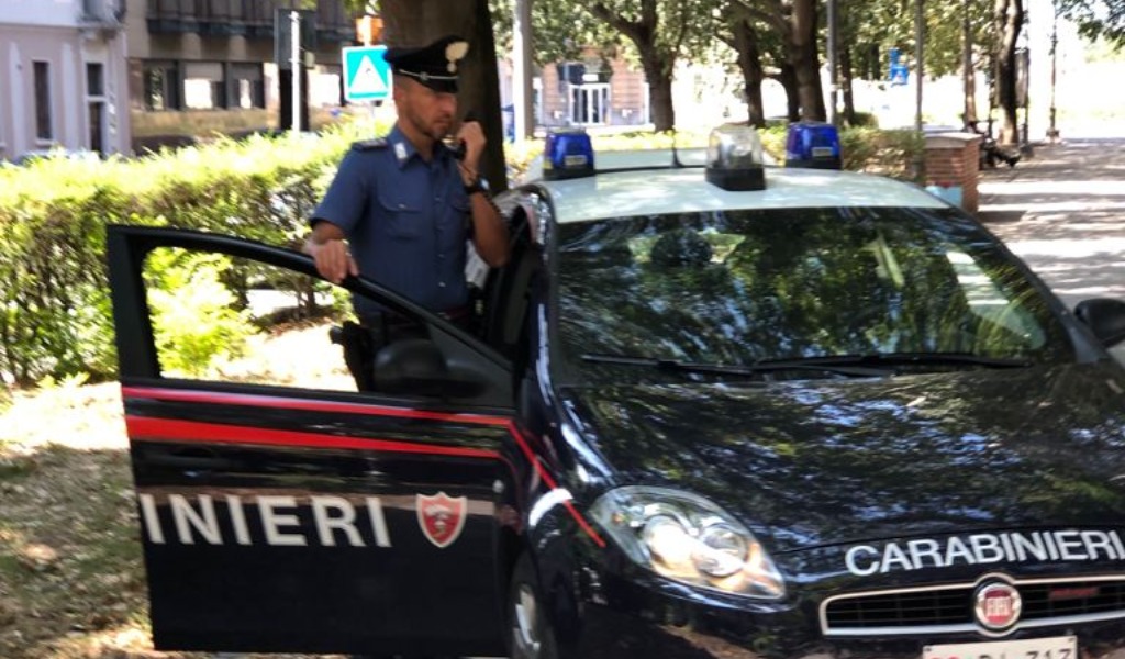 Minacciano di morte i responsabili del centro di accoglienza, nei guai due richiedenti asilo