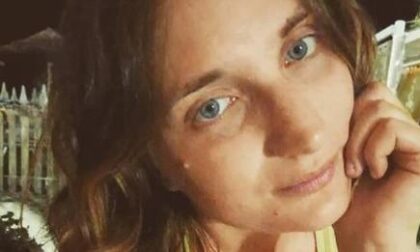 Investita mentre attraversa sulle strisce, maestra 28enne muore sotto gli occhi del fidanzato