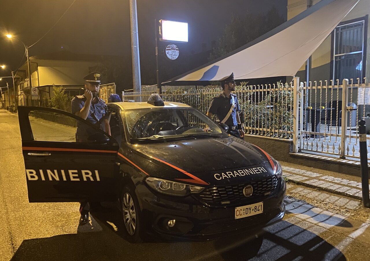 Minorenne ruba un BMW e gira a velocità folle per le strade
