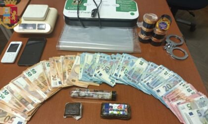 Nel casolare hashish e 5mila euro in contanti, arrestato pusher 29enne