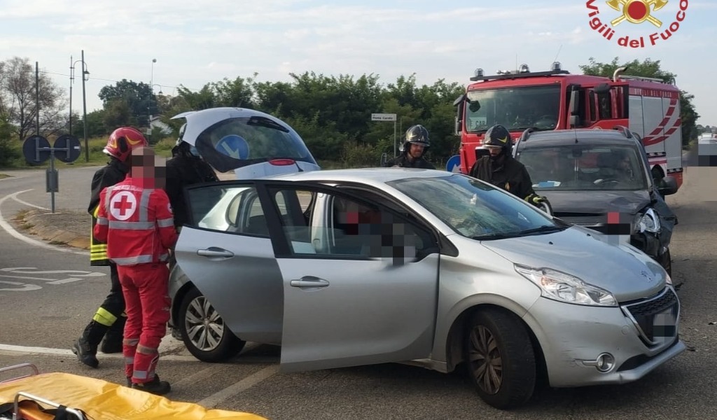 Schianto tra due auto a San Genesio, un ferito incastrato nell’abitacolo
