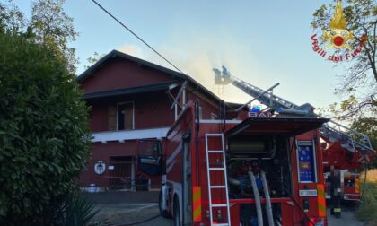 Incendio tetto ad Arena Po: fiamme spente in diverse ore di lavoro