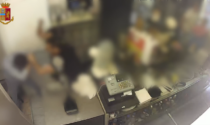 Il video del brutale pestaggio di un barista (che ha perso un occhio)