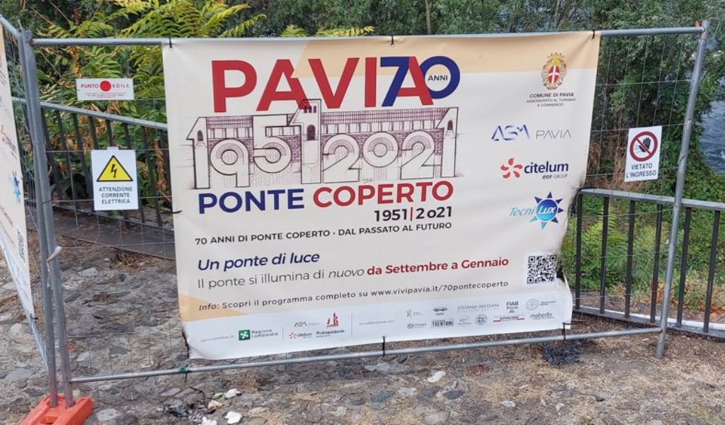 Tentano di bruciare un cartellone dei 70 anni del Ponte Coperto: “Fototrappole e controlli potenziati”