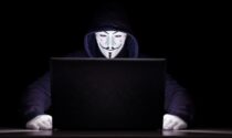 Hacker ricattano azienda per colpa di un dirigente: navigava su siti porno