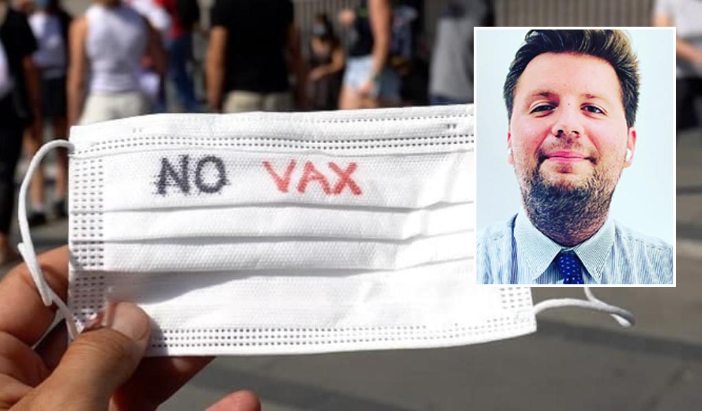 Minacciato dai No Vax: “Ti sfregeremo con l’acido”