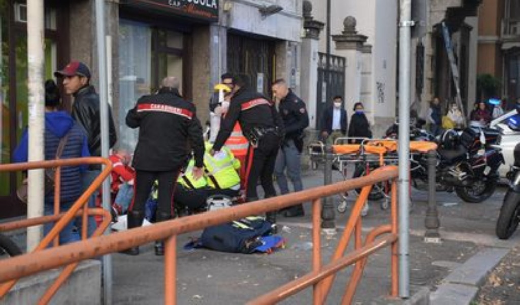 Ragazzo in arresto cardiaco soccorso (e salvato) con il defibrillatore in dotazione ai Carabinieri