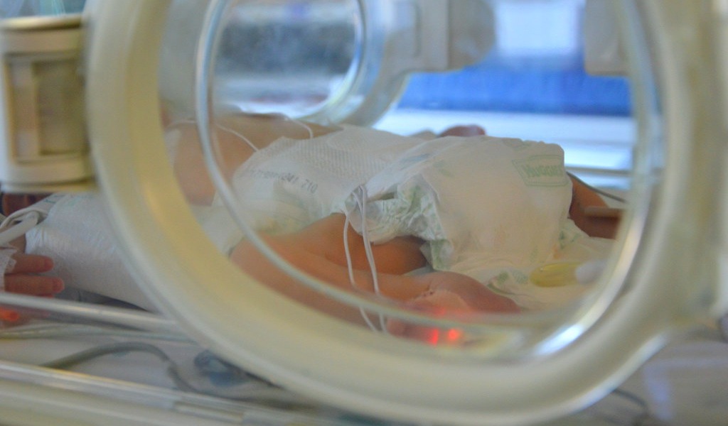 Nasce prematura in casa, bimba muore dopo due settimane