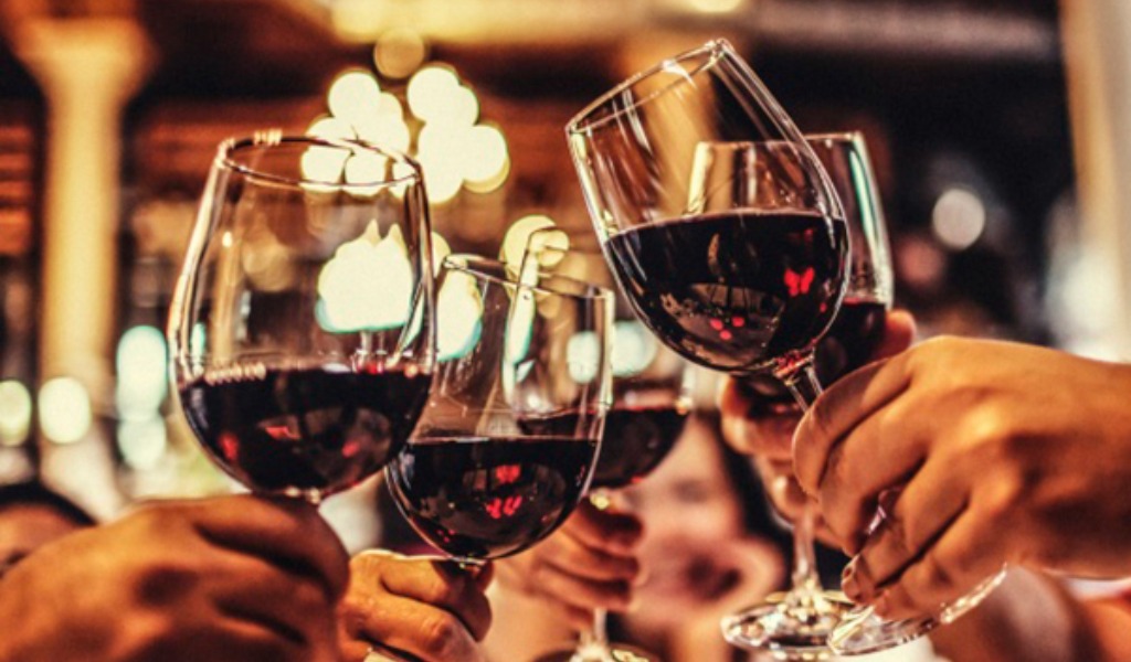 Storie di Vino, l’Oltrepò si racconta a Pavia: degustazioni e wine experience sul Ponte Coperto