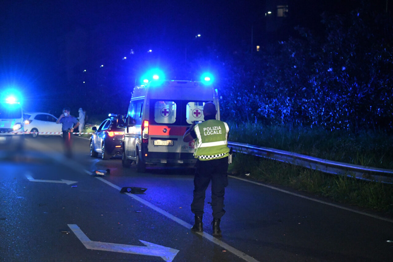 Tragico incidente sulla tangenziale: 24enne esce dall’auto e viene travolto e ucciso