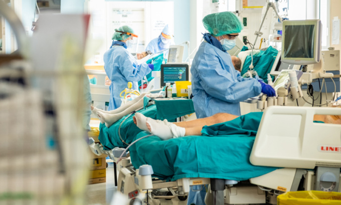 Covid: in Lombardia cala la pressione sui ricoveri ospedalieri sia ordinari che in terapia intensiva