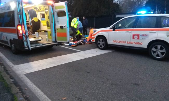 Schianto tra due auto a Vidigulfo, due donne e un uomo incastrati tra le lamiere