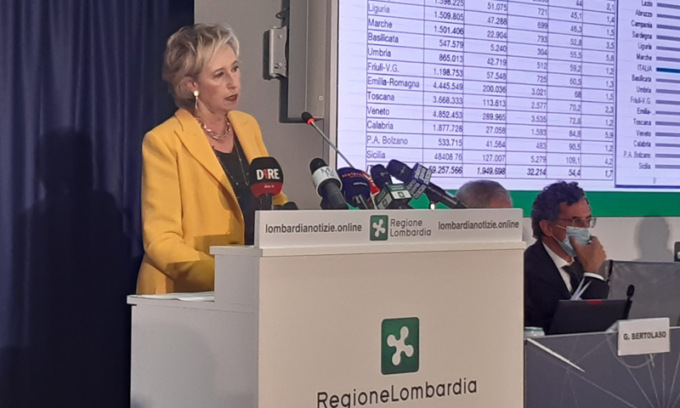 Ai centri vaccinali senza prenotazione? Moratti: “Evitate. Prenotare è segno di educazione e rispetto”