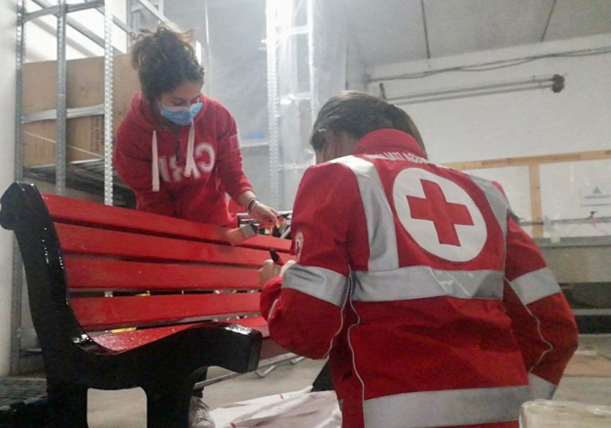 La C.R.I. di Voghera inaugura la panchina rossa contro la violenza sulle donne