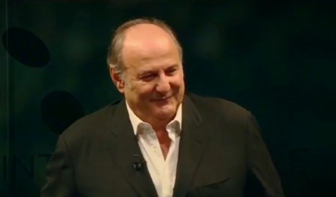 Gerry Scotti: “Un anno fa ero in terapia intensiva, lo ricordo a chi nega il Covid”