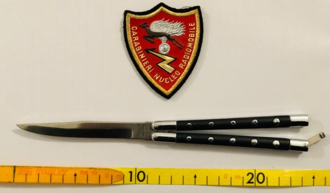 In stato di alterazione e con un coltello in tasca, denunciato