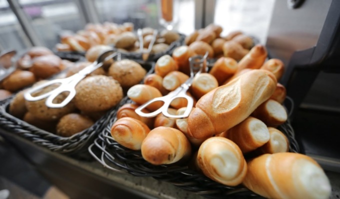 Al supermercato stop all’acquisto del pane sfuso self-service