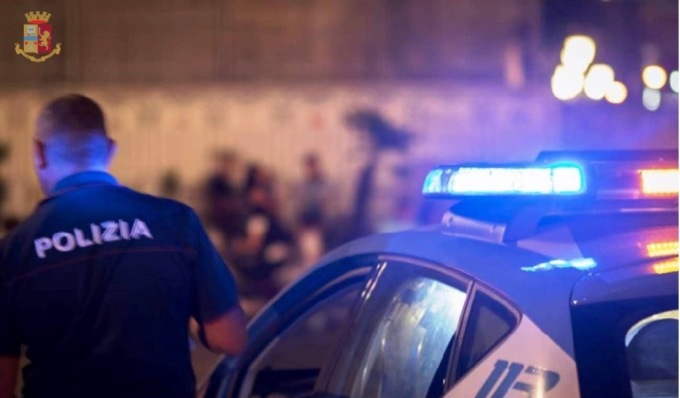 Inseguimento a tutta velocità nella notte: arrestato 33enne fuggito al posto di blocco
