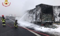 Incendio di un semirimorchio: Vigili del Fuoco in azione sulla A7