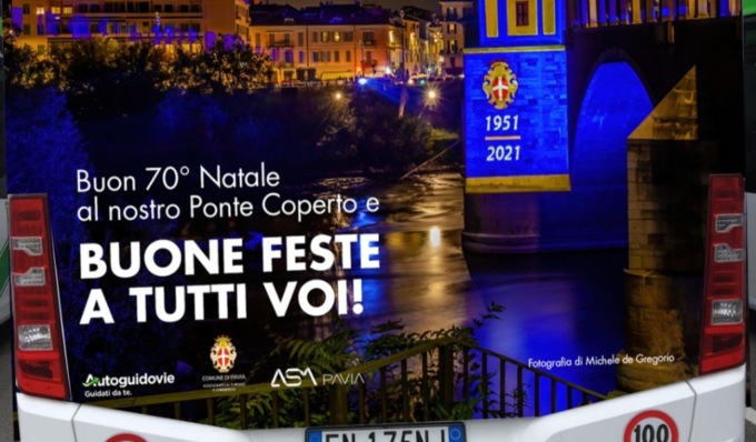 A Pavia autobus decorati per Natale