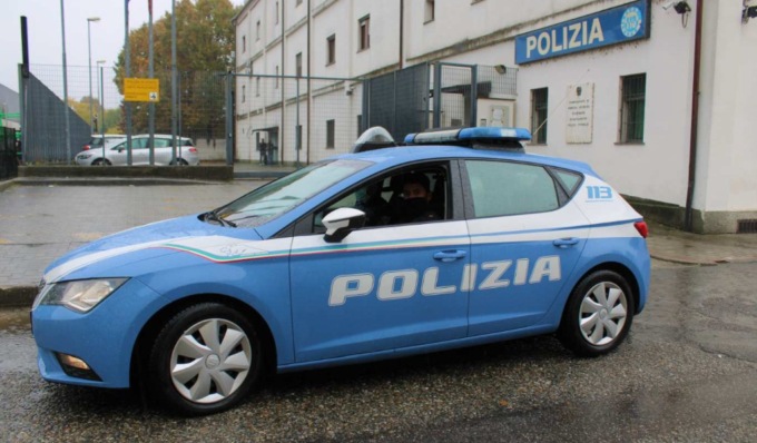 Rompe la vetrata di un negozio e fugge con 25euro e oggetti di bigiotteria… ma fa poca strada