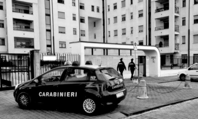 Accoltellò i genitori: dopo due settimane muore il padre, ancora grave la madre
