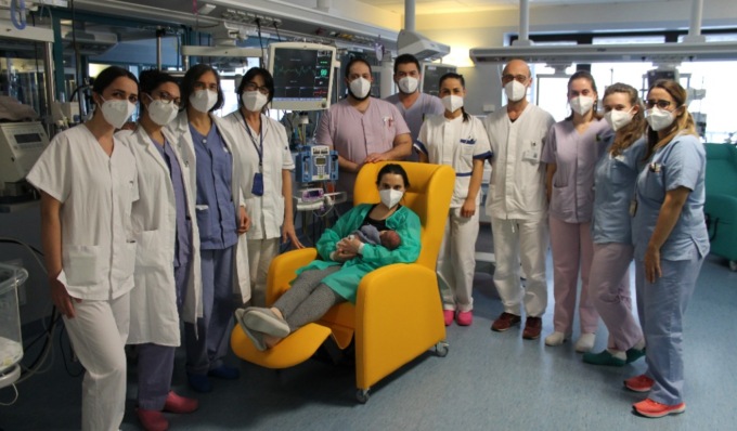 Donate sei poltrone a Neonatologia e Terapia Intensiva Neonatale del San Matteo   