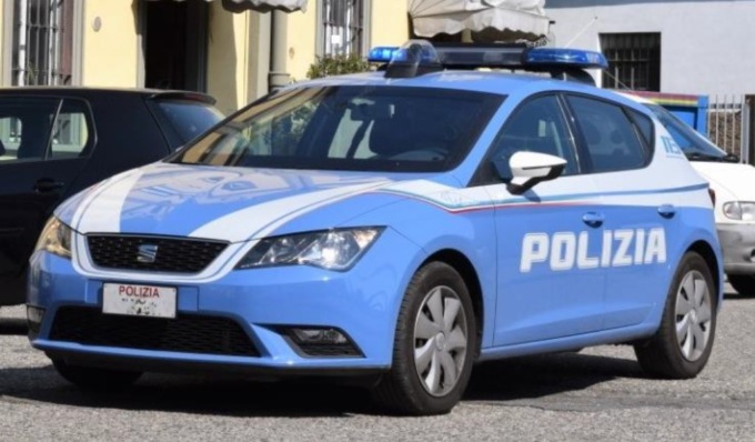 Si aggira con fare sospetto in un condominio, era evaso dai domiciliari