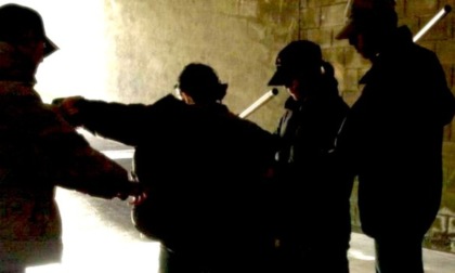 Baby gang a Pavia: 20enne accerchiato dal branco e ferito con un coltello