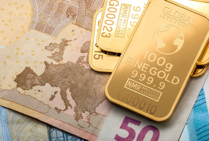 Gioielli fusi in lingotti d’oro, 8 persone arrestate per riciclaggio