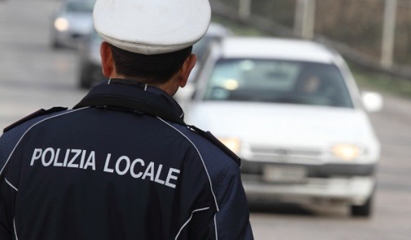 In sella a una bici causa incidente: positivo ad alcol e stupefacenti è stato denunciato