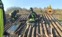 Incendio in un'abitazione di San Colombano al Lambro, in fiamme il tetto