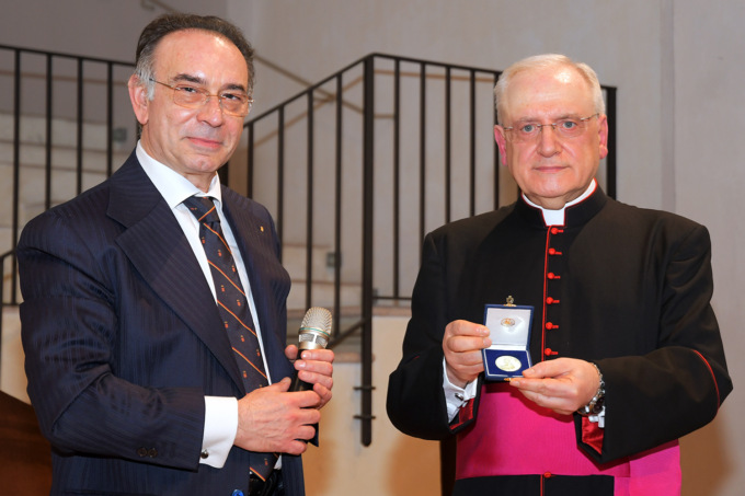 Monsignor Leonardo Sapienza, Reggente della Casa Pontificia, visita il Collegio Ghislieri