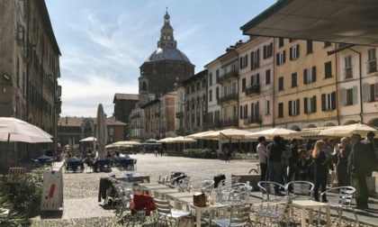 Dehors, orari locali e steward: cosa cambia a Pavia con la cessazione dello stato di emergenza