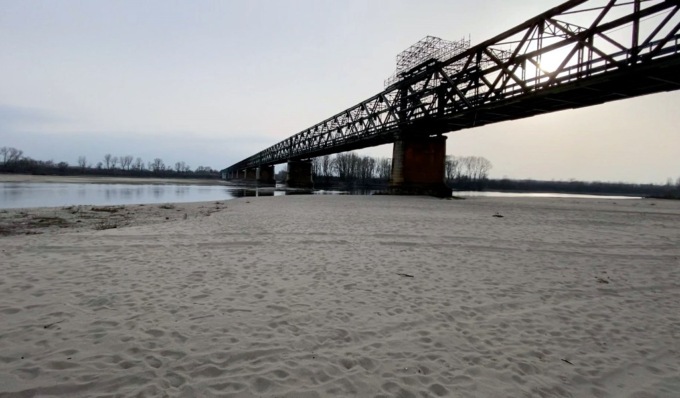 Mancano 3 miliardi di metri cubi d’acqua: al Ponte della Becca il Po scende a -3.23 metri