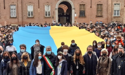 Comune e studenti in piazza del Carmine per la pace in Ucraina