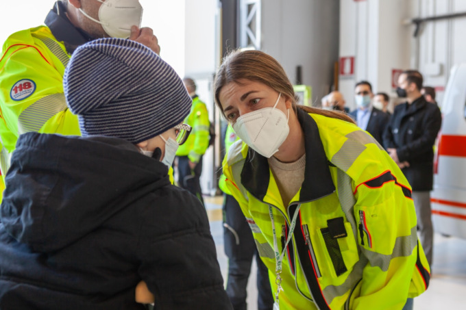 Domani arriva un altro volo da Kiev con bimbi malati di tumore: il San Matteo pronto ad accoglierli
