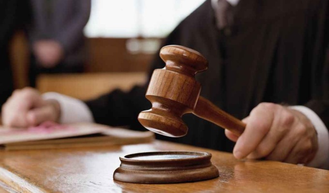 Non può assistere il figlio disabile, papà operaio fa causa all’azienda e la vince