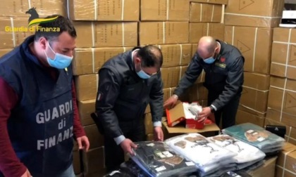 Griffe contraffatte sul web, sequestrata merce per oltre 35mila euro: sanzionati 80 acquirenti