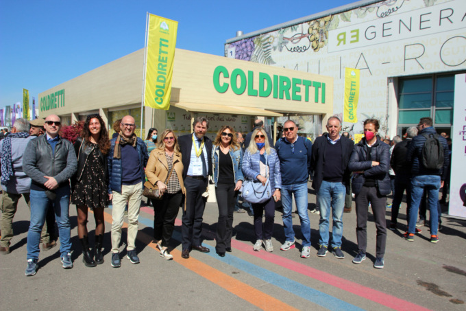 Coldiretti Pavia a Vinitaly,+35% costi del vino: prezzi di vetro, tappi ed etichette alle stelle