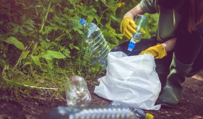 PuliamoPavia, gli studenti delle scuole superiori puliscono la città