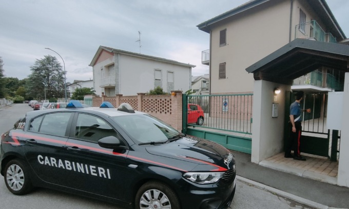 Accoltella la moglie all’addome poi chiama i soccorsi, arrestato per tentato omicidio
