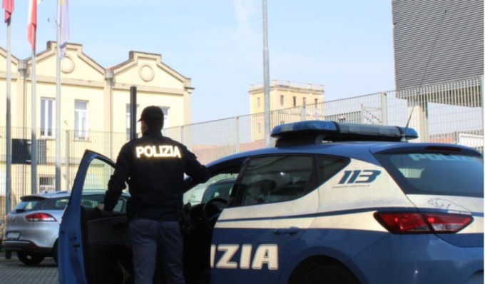 Documenti falsi per ottenere finanziamenti (poi non pagati) e acquistare auto di lusso