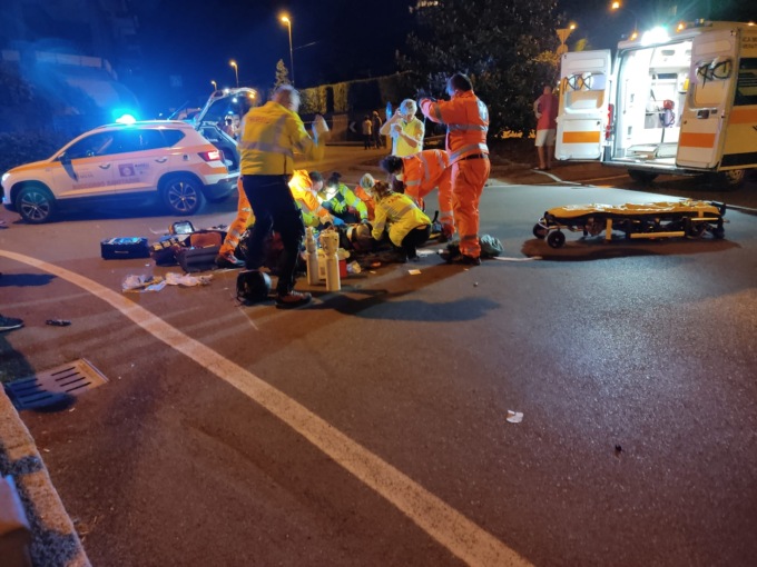 Incidente nella notte: muore 22enne, altri due giovani feriti