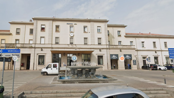 Resa dei conti per droga alla stazione di Mortara: a botte due cittadini stranieri