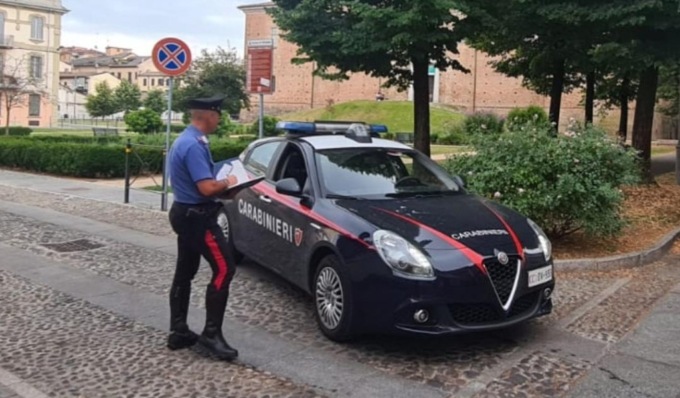 Estorce 38mila euro alla madre di un coetaneo, 18enne incensurato bloccato mentre incassa l’ultima somma di denaro