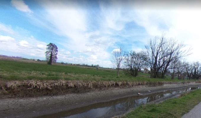 Per irrigare i suoi campi manomette le paratie del Naviglio e “ruba” l’acqua agli altri agricoltori