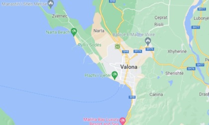 Yacht contro gli scogli affonda in pochi secondi: salvi quattro turisti di Pavia tra cui un bambino